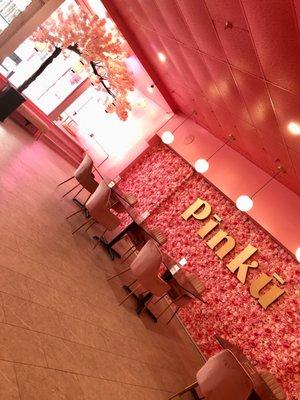 Pinku donuts