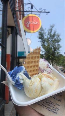 The ice cream truck series!! Rocket pop (tart blueberry & pineapple) and mango cheesecake w classic brambleberry crisp!