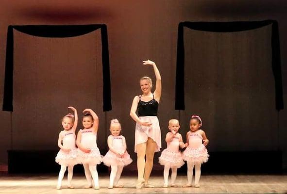 Ballerinas with Miss Catie!