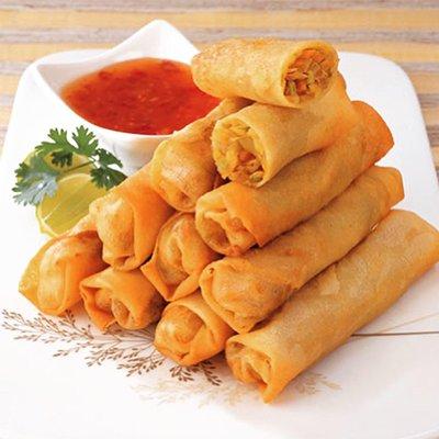 Vegetable Spring Rolls with Sweet and Spicy Sauce