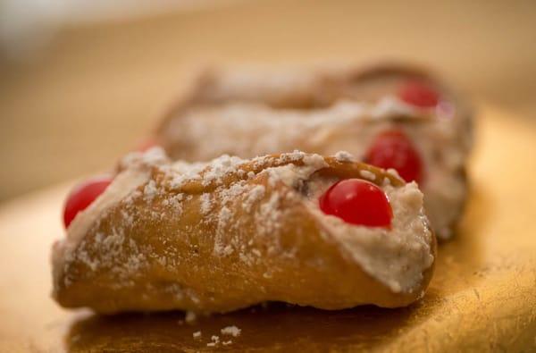 Traditional Cannolis