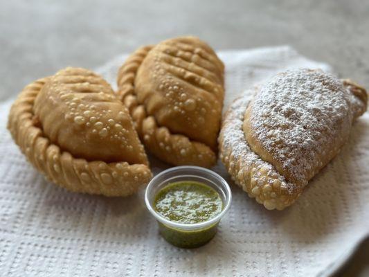 Four Cheese, Magnificat, Fig w/everything dessert, and chimichurry dipping sauce! Yummo!