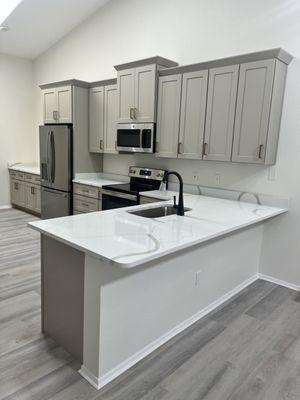 Kitchen remodel using Calacatta Laza quartz