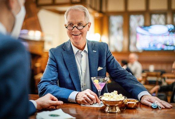 Member enjoying a cocktail in the Grille.