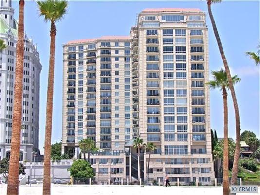 The Pacific - Highrise complex in Long Beach with a view of the Ocean, the Marina and Catalina Island www.highrises.com