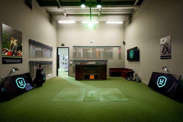 UGP Golf Club Fitting Bay with Trackman Simulator