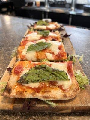 Margherita flatbread