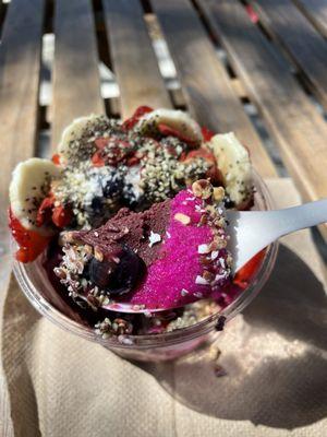 16oz medium bowl ($10). Half pitaya, half açaí