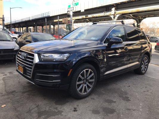 2017 Audi Q7 in for repair