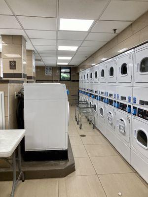 Everyone is either gone for the summer or the long weekend. I had the laundry room to myself. 08/31/23