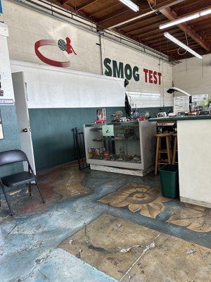 The interior of the smog test off of 50 North Skyline Dr. in Thousand Oaks. They do 80s 90s and 2000+ vehicles.