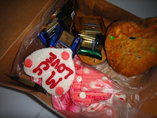 dont mind the chocolate...a sample of the hand decorated cookies , valentines day!