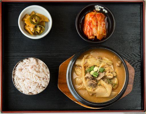 사골 우거지 해장국 정식 Sagol Ugeoji Doenjang Guk with with Rice