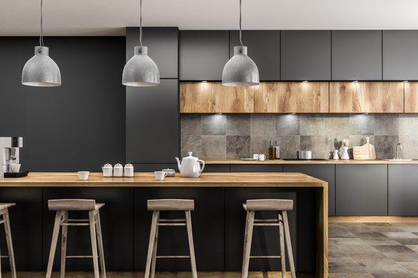 Discover the allure of a flat black kitchen with wood accents - where modern meets rustic, creating an enchanting culinary haven.