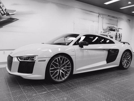 2017 R8 Plus Coupe in Service Drive