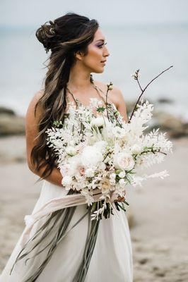 Modern white bouquet