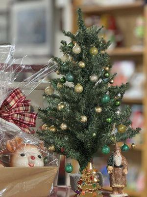 Have yourself a merry little vintage Christmas with lots of goodies from Paper Moon!  Gift Baskets too!