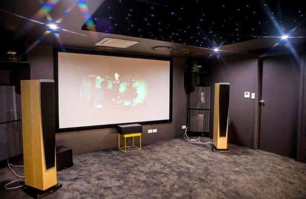 Check out this beautiful custom install with the starry sky!
Install and photo: @universalhometheatre (IG)