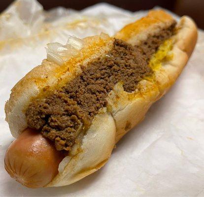 You can call me an Ugly American, but I'll still tell you that, sometimes, there is nothing better than a chili dog!