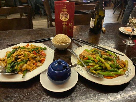 Basil chicken with green beans and asparagus salmon