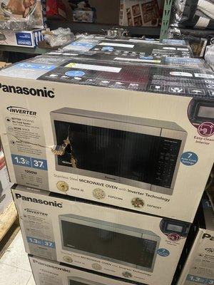 Panasonic - 1.3 Cu. Ft. Mid- Microwave