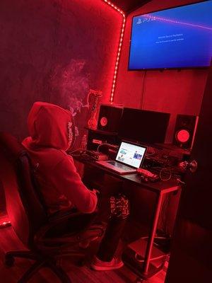 Artist in the studio great vibes let's work