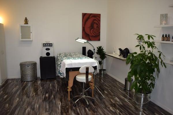 Enjoy a relaxing rest in our beautiful Oceanside studio while getting your Siren Lash Extensions