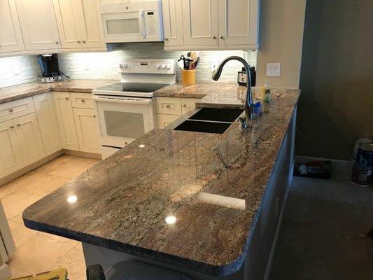 Simple kitchen and very nice, Baourdoux granite color.