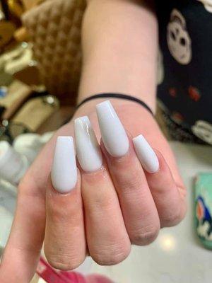 Simple and elegant nails for a confident you!