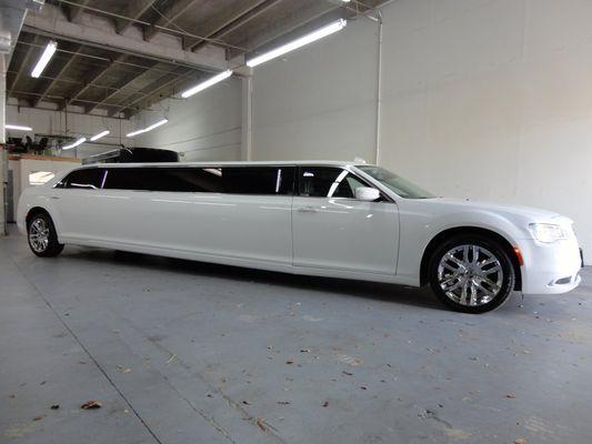 New 10Passengers Chrysler (300) Limousines