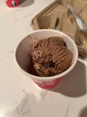 Thanks for charging me for two scoops and giving me one. Your drive through sucks! Screwed again by Braun's.