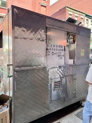 Unassuming food cart hiding delicious cheon fun!