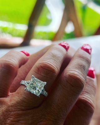 Amazing 4 ct engagement ring!  Fits the Caribbean paradise setting perfectly!