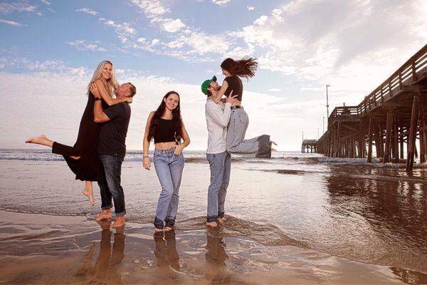 Check out this beautiful family. I did a family portrait for #NewportBeachPhotographer #PhotographerNewportBeach No