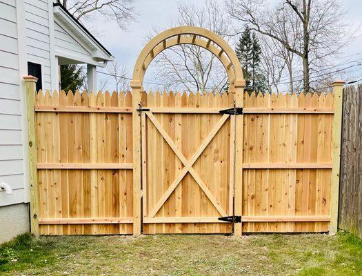 6' HIGH SOLID CEDAR PICKET FENCE VERMONT STYLE PICKETS & 2X3 CEDAR BACKRAILS