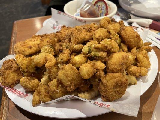 Fried fish platter, haddock, shrimp, scallop and clams