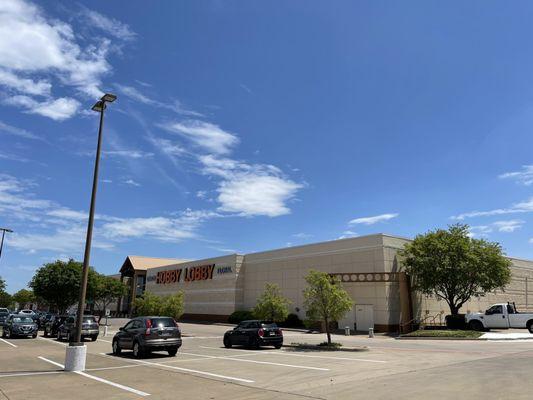 View of Hobby Lobby from parking lot.