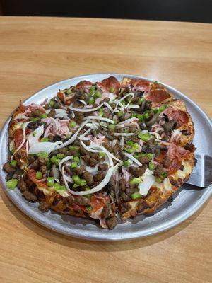 Deluxe pizza-worth the stop! Loaded with toppings. Clean and fresh.