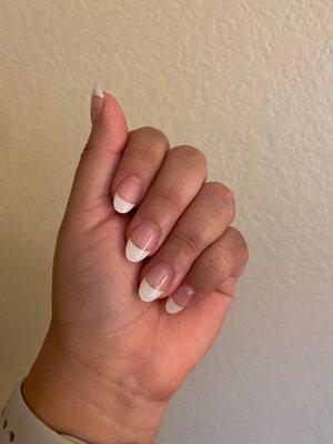 Almond shapes French tips