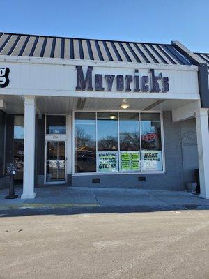 The front of Maverick's Roast Beef.