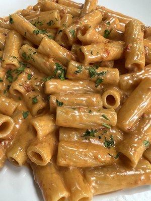 Rigatoni with Vodka Sauce