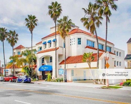 Great retail and medical offices for rent half a block from Redondo Beach!