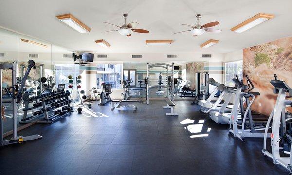 Fitness center at 909 West Apartments