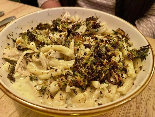 Mattys Chicken Broccoli Alfredo