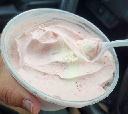 Frozen Yogurt,  Strawberry blend