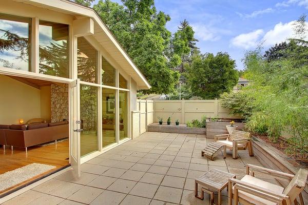 Indoor/outdoor living in Laurelhurst.