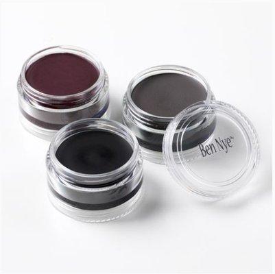 Eye Definer ultra pigmented creams for smudgeable lining or contouring the eye.
By Ben Nye