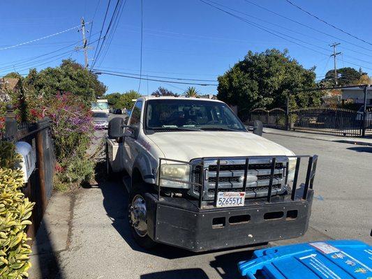 2006 self loader tow truck, that can fit under all under ground parking structures.