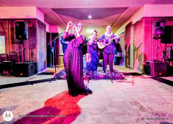 Hula 'Īlaniwai Waimea, Nā Kumu Hula (Hula Instructors) Iolani & Natalie Kamauu. County of Hawai'i "Magic of the Season", 12/10/24.