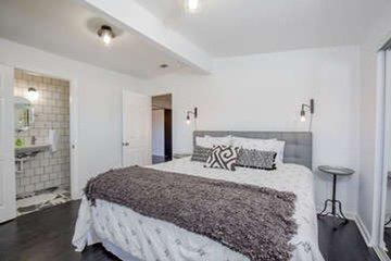 Master Bedroom - Modern Poolside